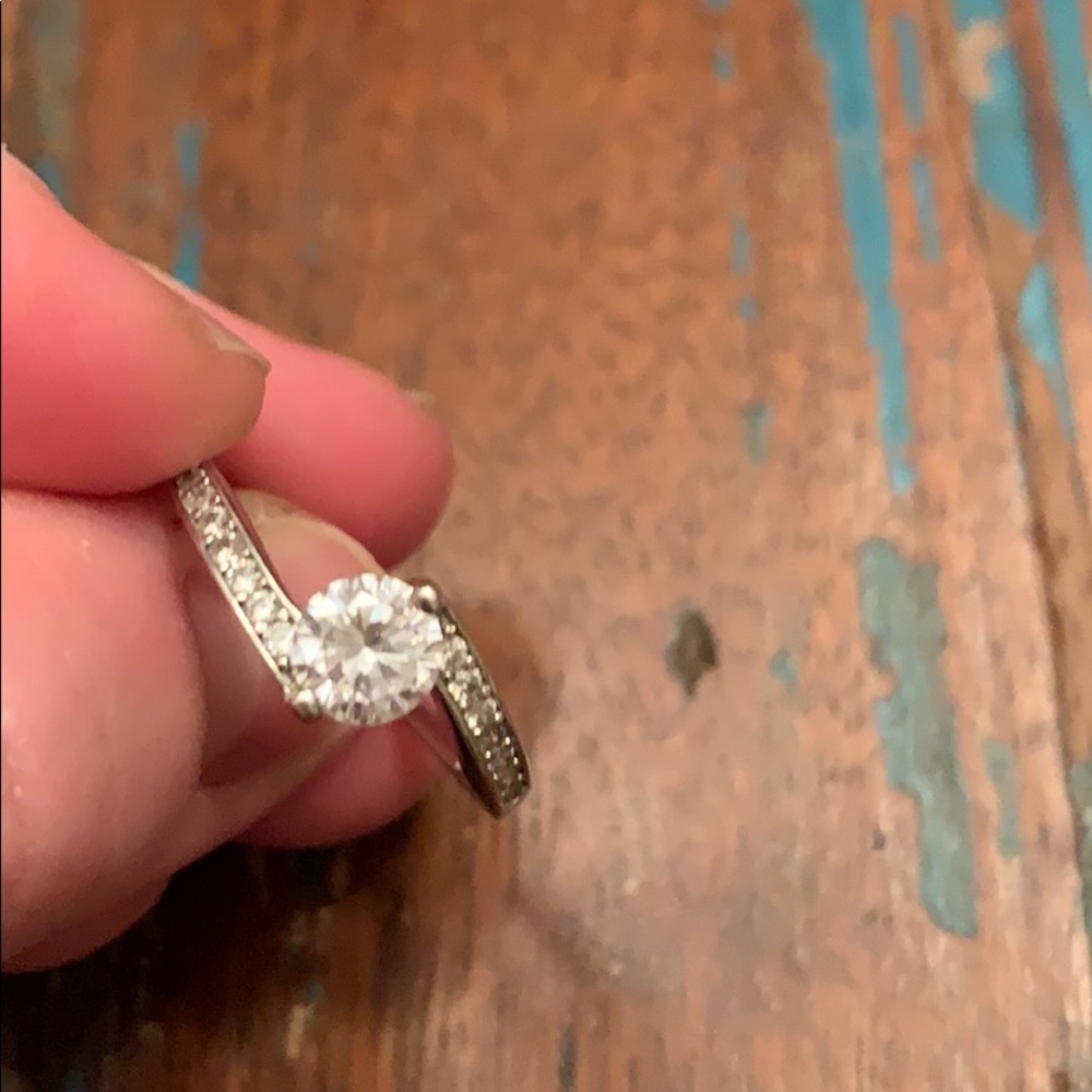 Sterling silver Cubic Zirconia ring. Size 9. - Picture 3 of 5